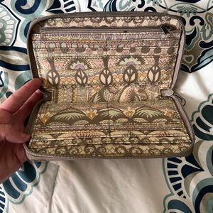 Sakroots zipper wallet